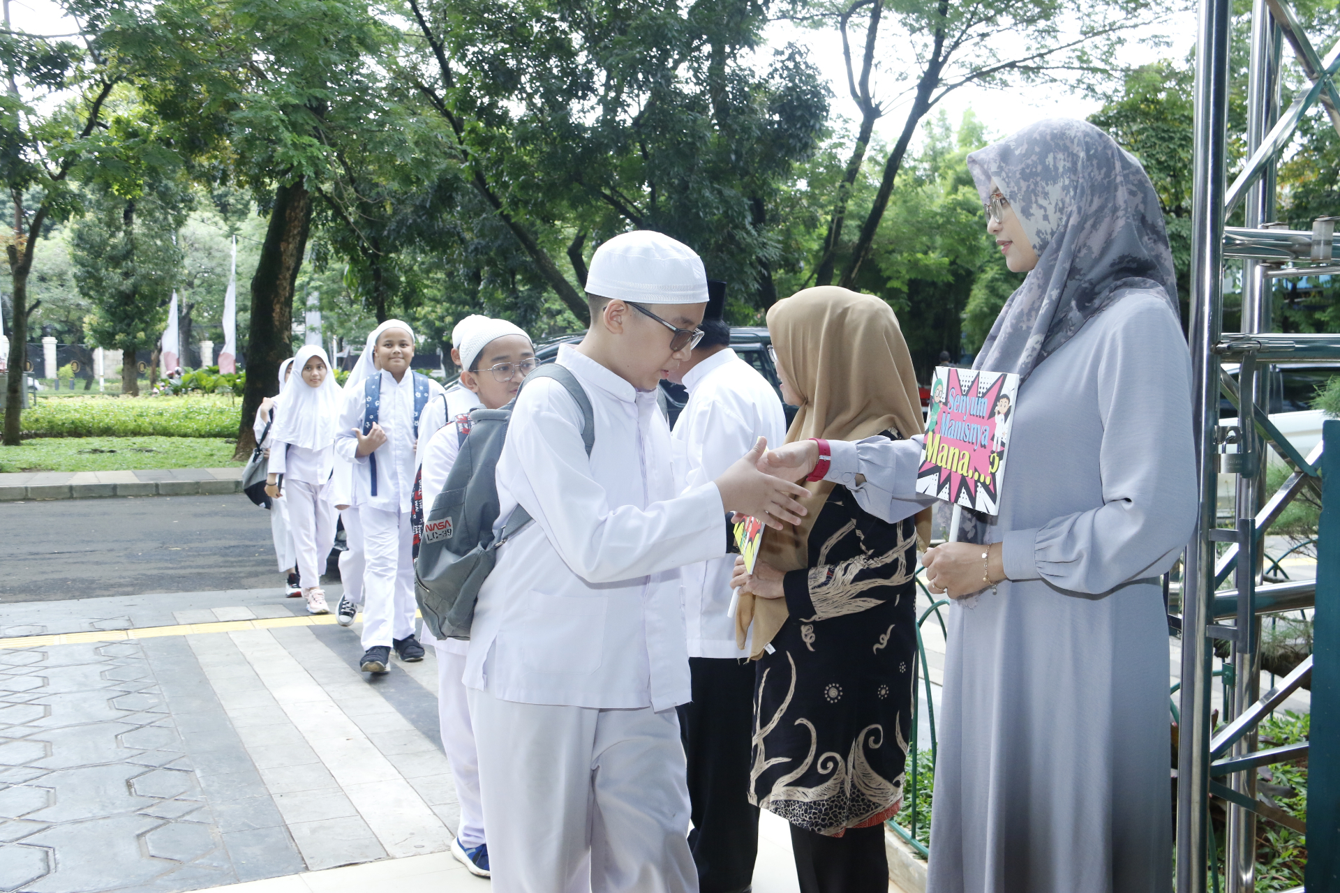 Implementasi Adab