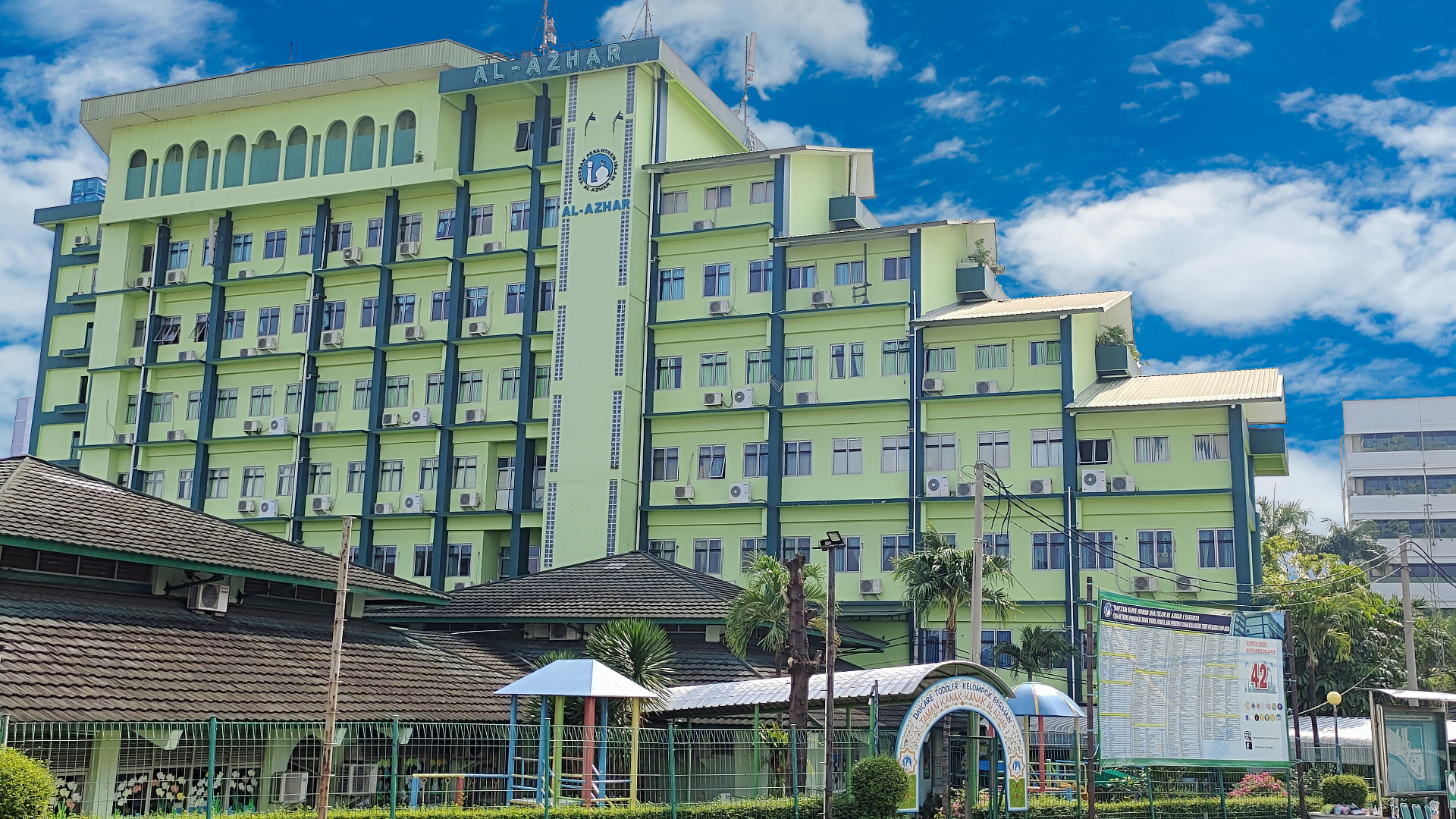 Kampus SDI Al Azhar 1